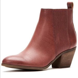 Frye’s Ankle Boot - Mauve